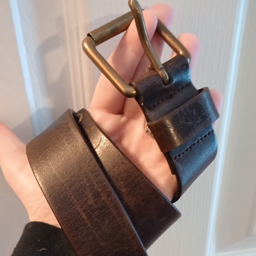 🧍‍♂️ GAP Men’s Brown Leather Belt – Size 40 – Brass Grommet Detail